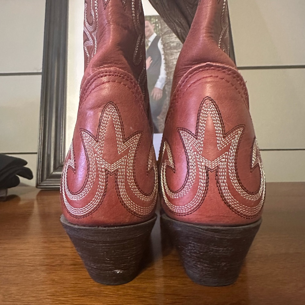 Women's‎ Red Western Heeled Boots - Picture 2 of 5